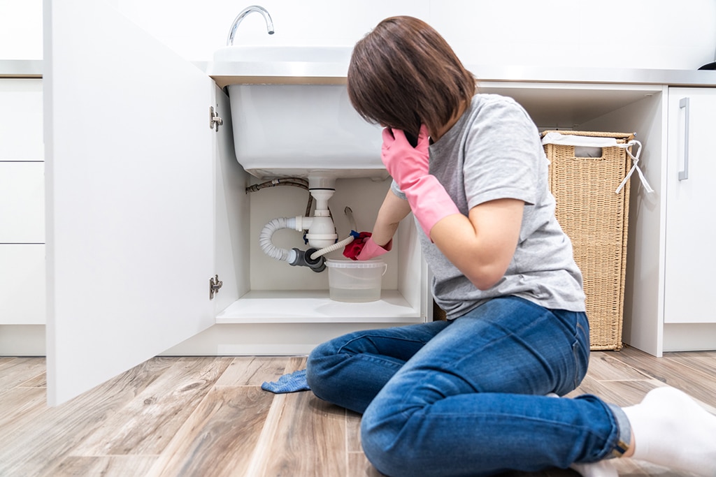 Calling-In-An-Emergency-Plumber-For-Your-Home-_-Lenoir-City,-TN
