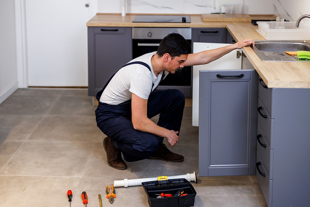 Working-With-A-Fast-And-Efficient-Plumber-_-Knoxville,-TN