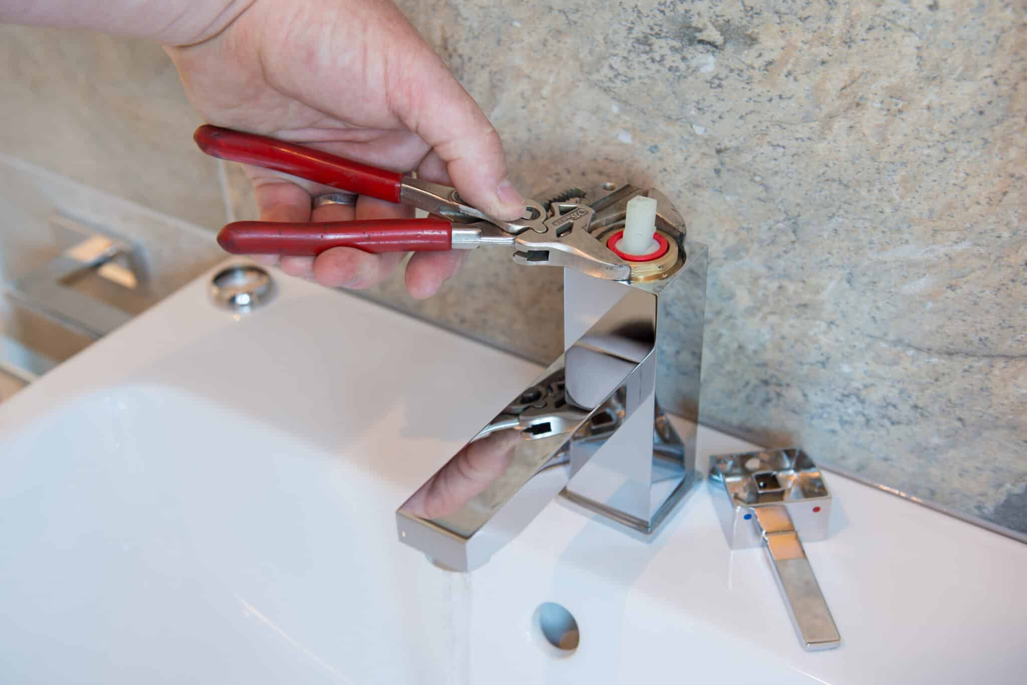 Leaking bathroom tap/faucet maintenance, Faucet Leak Repair.