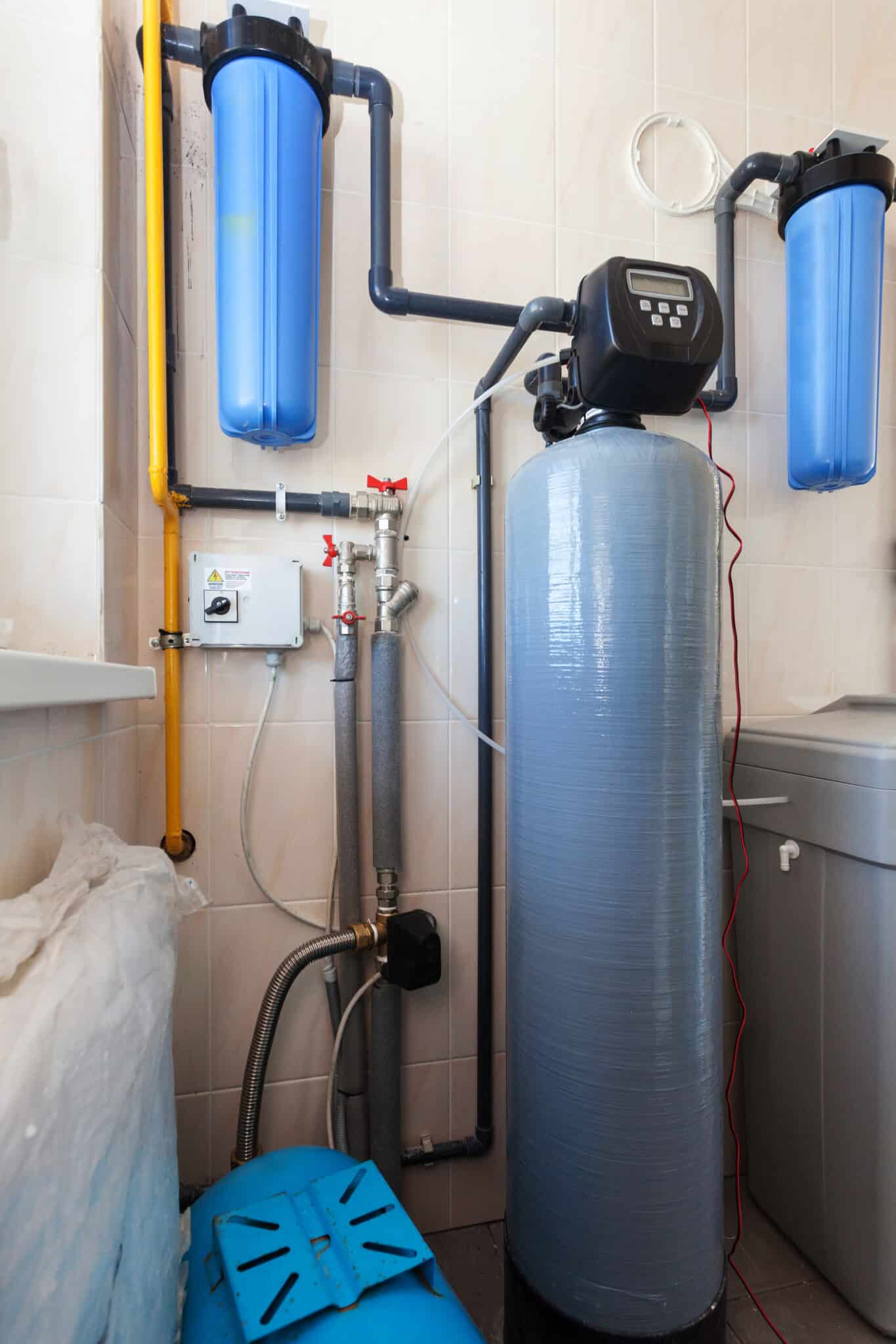 Pipe Descaling Restores Flow and Reduces Corrosion 2 Installing a water softener, Pipe descaling.
